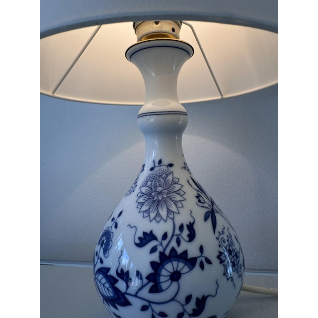 Onion Pattern Table Lamp from Hutschenreuther, 1980s For Sale - Image 3 of 12