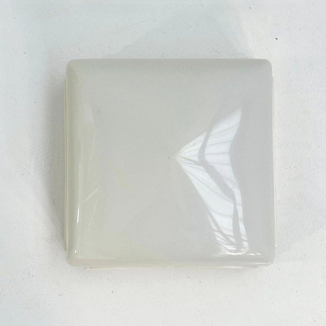 White Cnosso Wall Lamp by Angelo Mangiarotti for Artemide, 1960s, in Good conditions. Designed 1960 to 1969 This piece has...