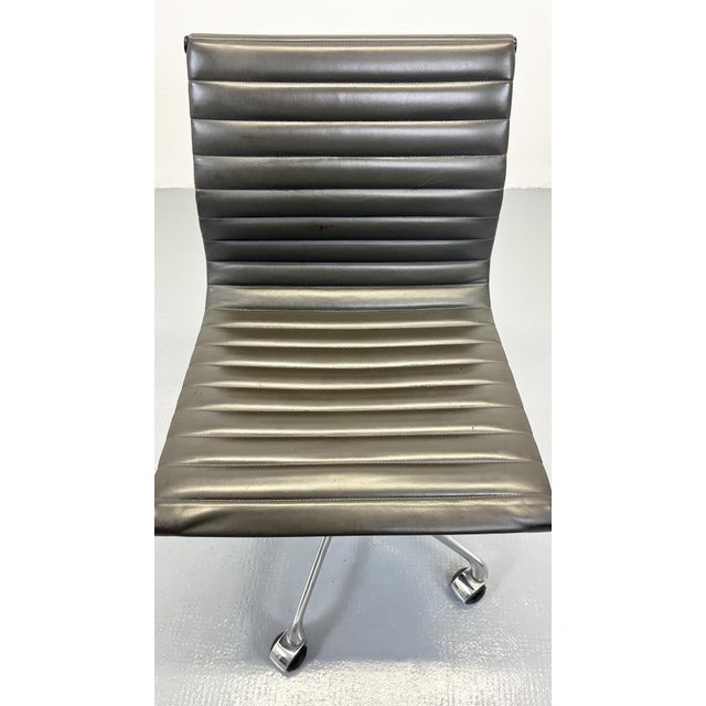 EA117 Office Chair by Charles & Ray Eames for Herman Miller, 1980s For Sale - Image 11 of 12