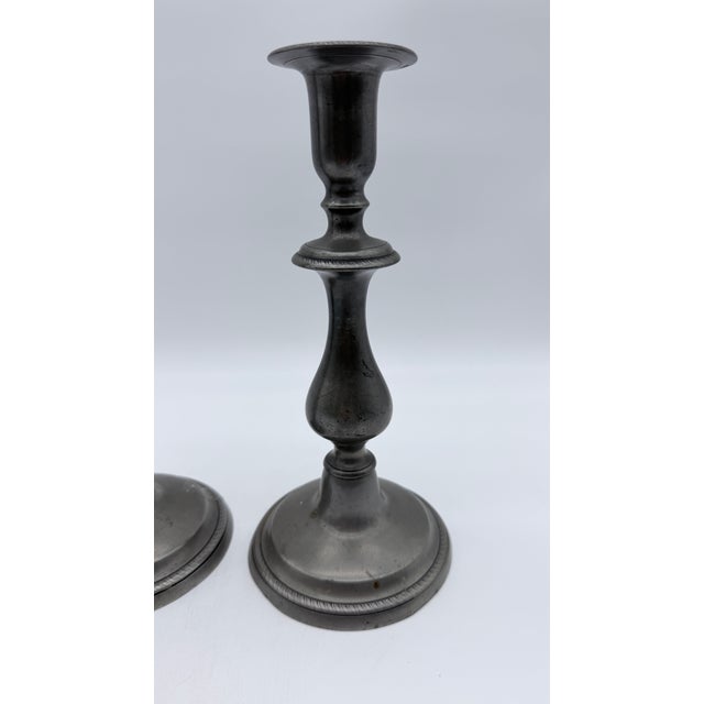 Antique Pair of American Pewter Candlesticks With Push Up Rods, Circa 1820s–1830s For Sale - Image 4 of 14
