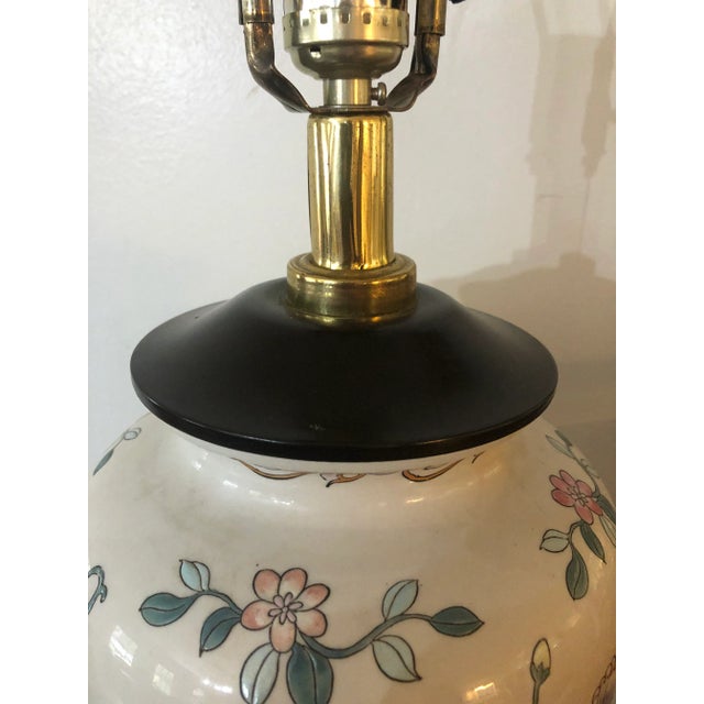 1970s Chinoiserie Ming Style Enameled Porcelain Lamp For Sale In New Orleans - Image 6 of 8