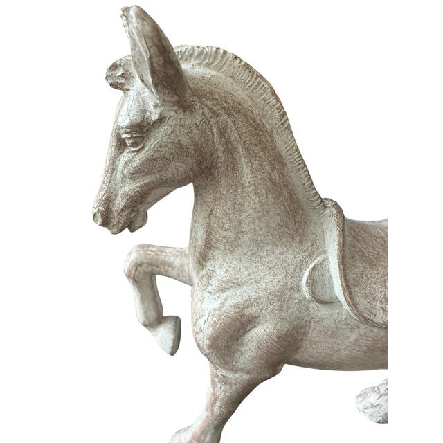 Vintage Sculpture of a Horse — Perfect Luxury Home Décor A striking vintage horse sculpture that brings quiet power and...