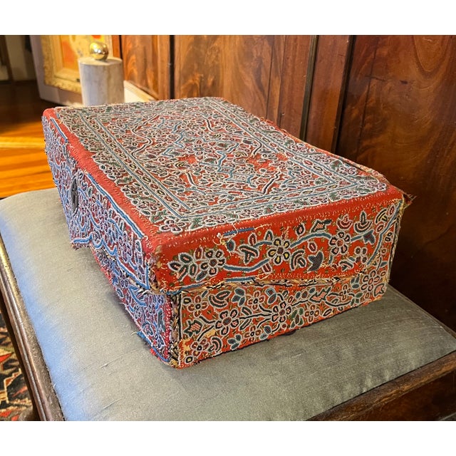 Early 19th Century Antique Early 19th Century French Valuables Table Box Covered With Intricate Bead Work on Wool For Sale - Image 5 of 12