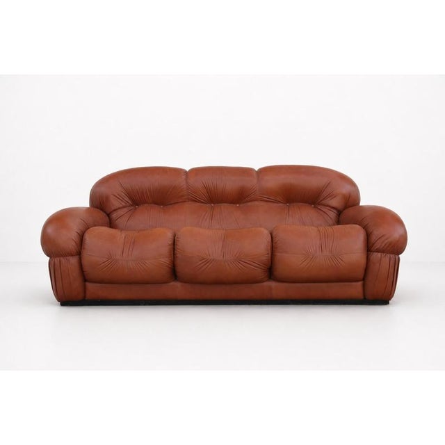 This vintage Italian design sculptural sofa from the 1970s exemplifies the bold, voluminous aesthetics of the era. The...