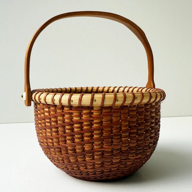 Vintage Signed Nantucket Lightship Basket – Handcrafted With Bone Handle & Geometric Pattern For Sale - Image 4 of 8