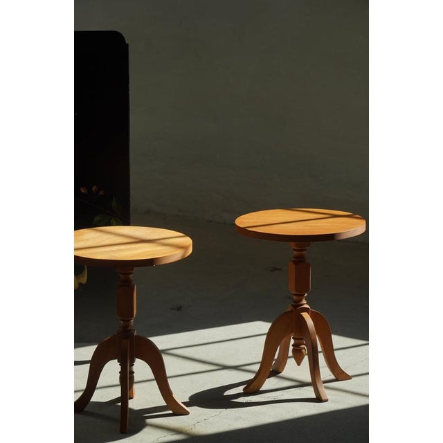 1960s Scandinavian Oak Pedestal Side Tables with Curved Legs, 1960s, Set of 2 For Sale - Image 5 of 17