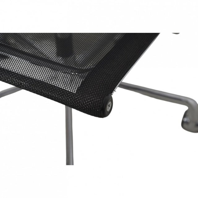 Black EA-117 Office Chair in Black Mesh by Charles Eames, 2000s For Sale - Image 8 of 16
