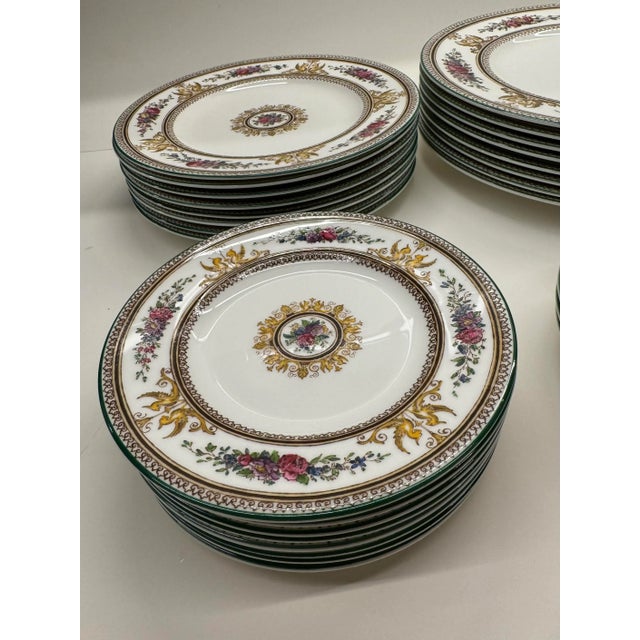 1988 Wedgewood Porcelain Hand-Painted W595 "Columbia" Plates - Lot of 32 Pieces For Sale In New York - Image 6 of 10