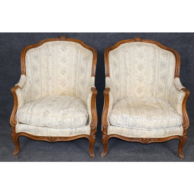 This elegant pair of French Louis XV bergère chairs embodies the timeless sophistication and graceful craftsmanship that...