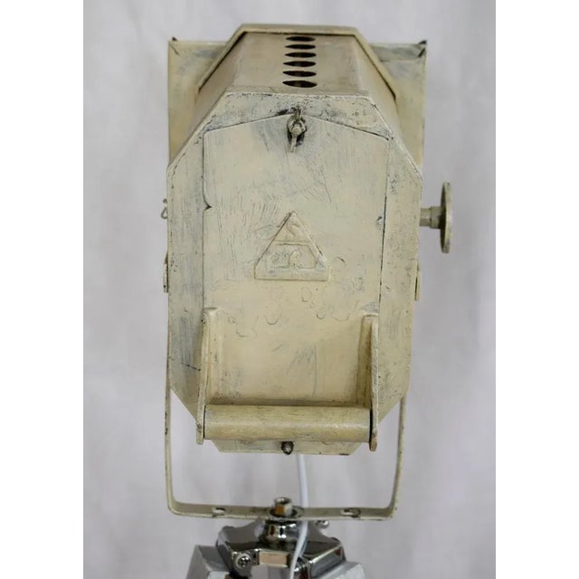 Old theater light on Reiche and Vogel; Berlin. Housing white shout. Tripod new. Max. Height: 150 cm This piece has an...
