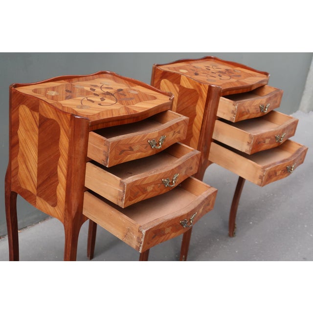 1950s Pair of Restored French Louis XV Style Rosewood Inlaid Side Tables Nightstands For Sale - Image 11 of 12