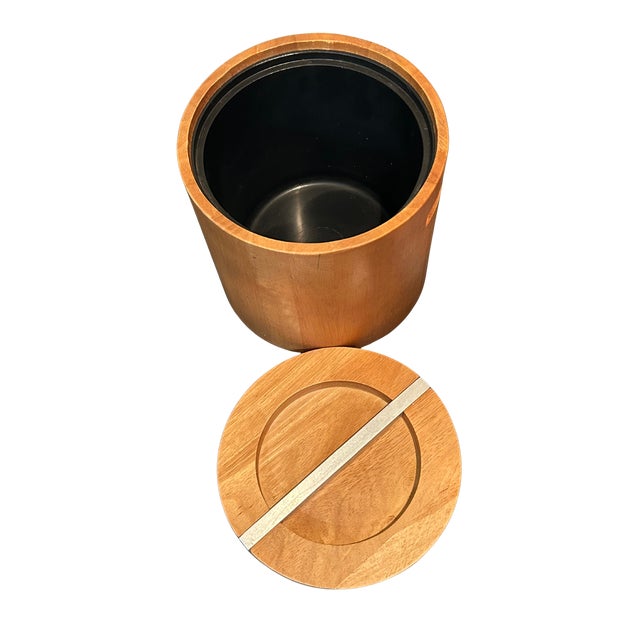 Tan Vintage Mid-Century Modern Wooden Ice Bucket | Scandinavian Teak or Maple Barware With Metal Handle Lid For Sale - Image 8 of 11
