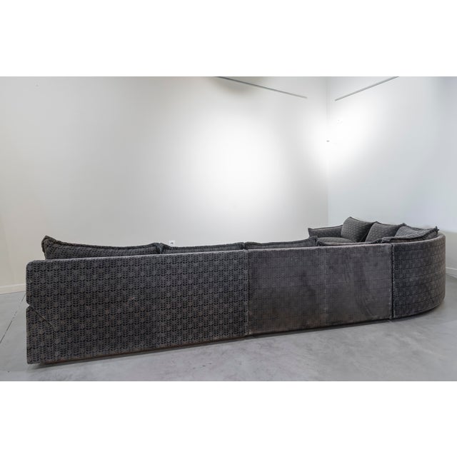 Italian curved modular sofa from the 1970s with original velvet upholstery. Composed of four modules: three straight two-...