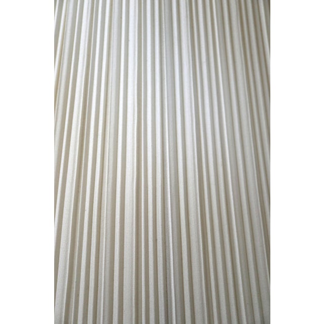 Mid 20th Century Vintage White Hexagonal Ceramic Geometric Raised Relief Table Lamp For Sale - Image 5 of 11