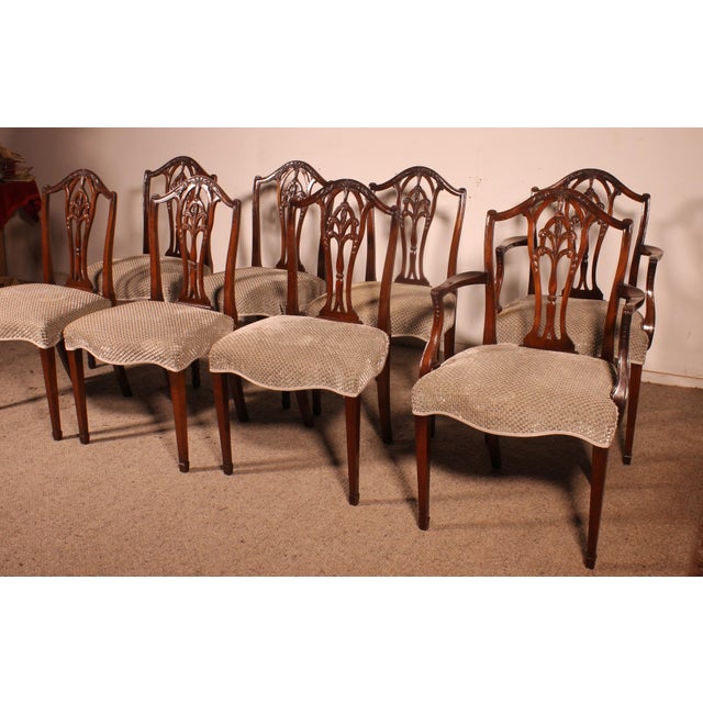 Exquisite and rare set of six chairs and two armchairs from the 19th century in English mahogany. A beautiful and superbly...