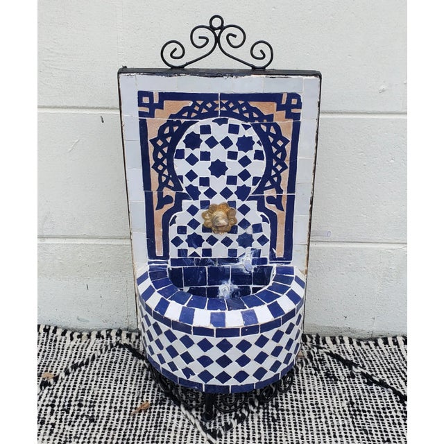 Blue and White Miniature Moroccan Mosaic Fountain For Sale In Orlando - Image 6 of 7