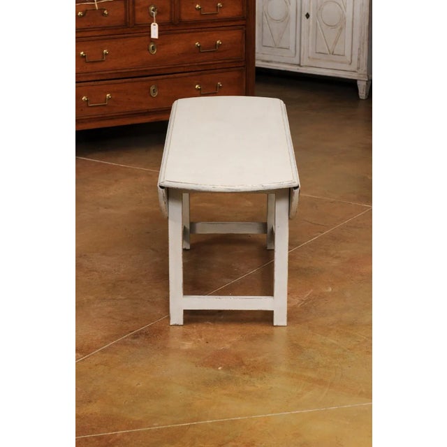 Mid-Century Modern Swedish Grey Painted Oval Top Drop Leaf Coffee Table from the 20th Century For Sale - Image 3 of 12