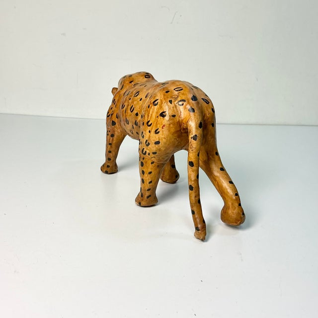 Chestnut 1970s Vintage Safari Boho Chic Italian Leather Wrapped Giraffe and Leopard Figurals - A Pair For Sale - Image 8 of 18