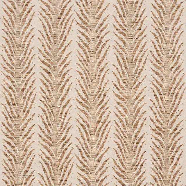 SAMPLE - Schumacher x Celerie Kemble Creeping Fern Fabric In Biscuit For Sale