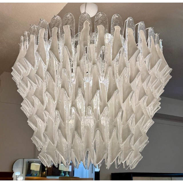 Italian Sculptural Murano Glass Chandelier in White and Clear Glass, 2000s For Sale - Image 4 of 11