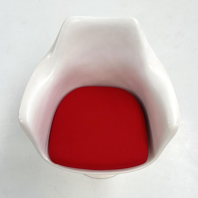 Eero Saarinen Swivel Tulip Armchair by Eero Saarinen for Knoll, 1970s For Sale - Image 4 of 12