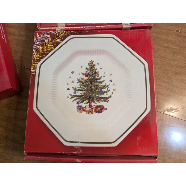 American 1980s Nikko Christmastime 10-3/4 Inch Octagonal Dinner Plate For Sale - Image 3 of 6
