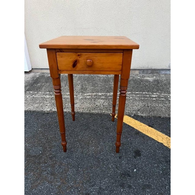 Wood Vintage Early American Style Solid Yellow Pine Single Drawer Work Table Side Table For Sale - Image 7 of 9
