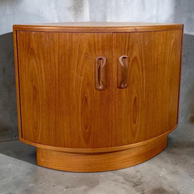 Details Authentic Mid Century G Plan Fresco corner cabinet Beautiful teak veneer throughout Original sculpted solid teak...