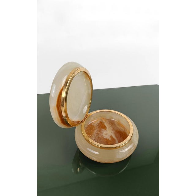 Italian Carved Round Green Onyx Marble Box with Gilded Lionfeet, 1950s For Sale - Image 16 of 18
