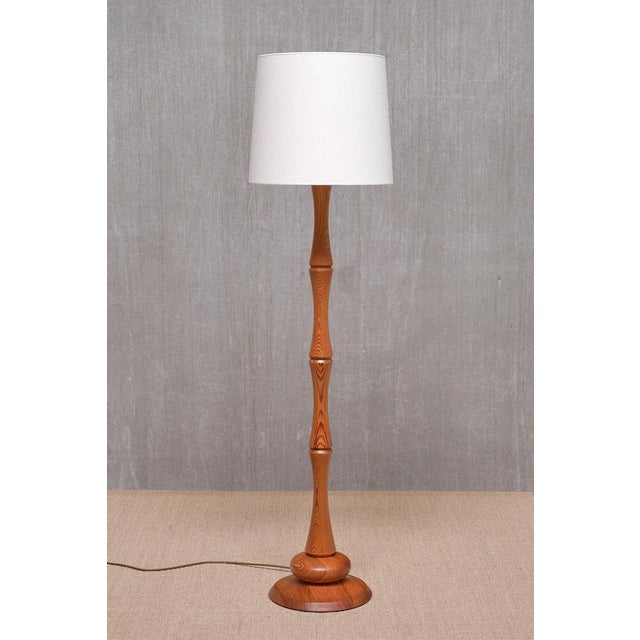 Mid-Century Modern Swedish Modern Floor Lamp in Carved Pine Wood, 1960s For Sale - Image 3 of 13
