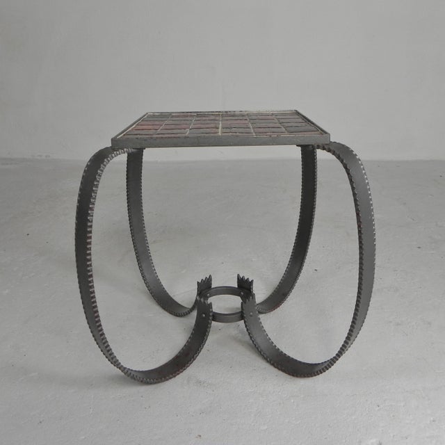 A sturdy, robust coffee table that always fits in somewhere. Next to the sofa or next to the bed. Height: 44 cm. Width: 44...