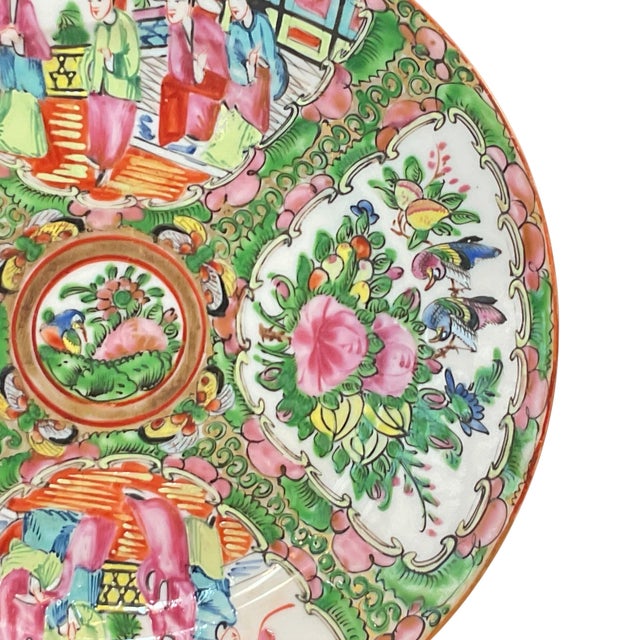 This Chinese Rose Medallion porcelain plate features the classic "Rose Medallion" pattern, typically associated with 19th-...