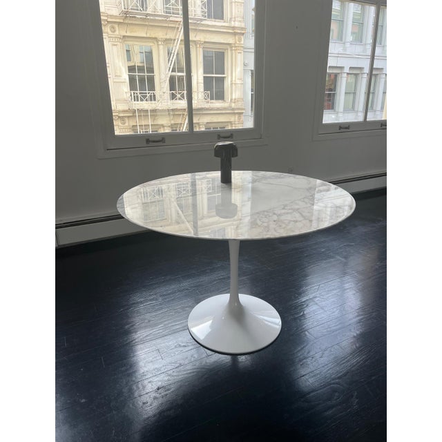 Knoll Knoll Saarinen Marble Dining Table Round 42 For Sale - Image 4 of 7
