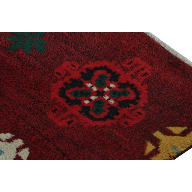 1960s Vintage Zeki Müren Rug in Red With Geometric Patterns For Sale In New York - Image 6 of 7
