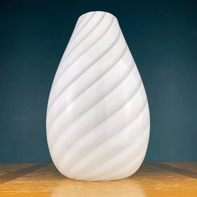 1980s White Swirl Murano Glass Vase, Italy, 1980s For Sale - Image 5 of 13
