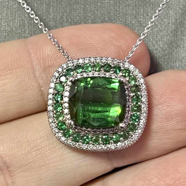 Traditional Diamond Tourmaline Garnet Pendant Necklace 9.13 TCW GIA Certified For Sale - Image 3 of 12