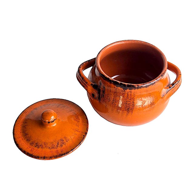 Offered is a lovely Italian ceramic casserole/bean pot with lid, made in Italy in the 1970s. It's a bright pumpkin orange...