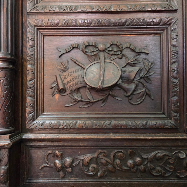 Gorgeous 19th Century French Carved Oak Bookcase With Turned Supports and Decorative Frieze For Sale - Image 17 of 18