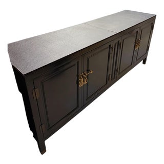 Vintage Century Furniture Hollywood Regency Chinoiserie Credenza in Black Lacquer With Brass Hardware For Sale