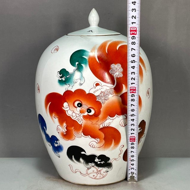 Chinese Wucai Porcelain Melon Jar With Lion Motif & Lid - 11" Tall For Sale - Image 4 of 9