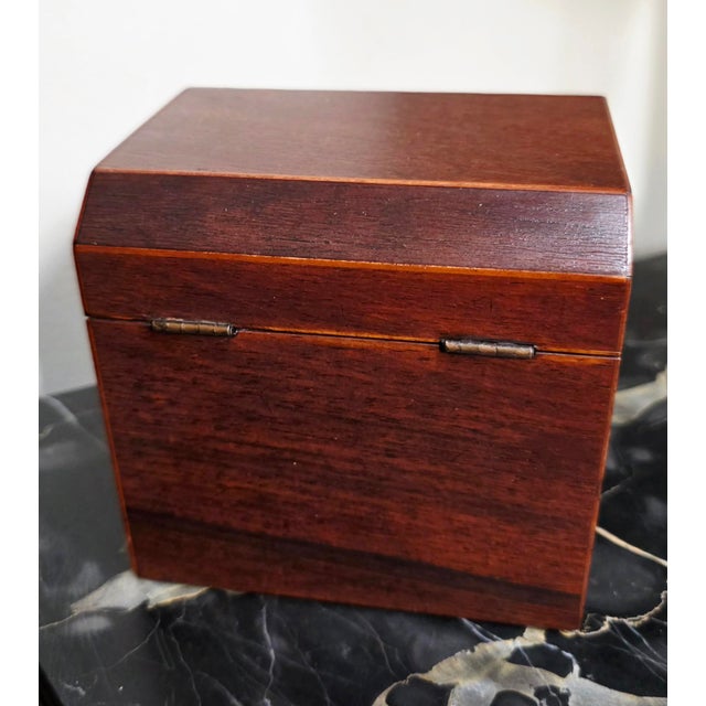 Early 19th-century English antique tea caddy or bottle box, most likely crafted from rosewood . A notable detail is the...