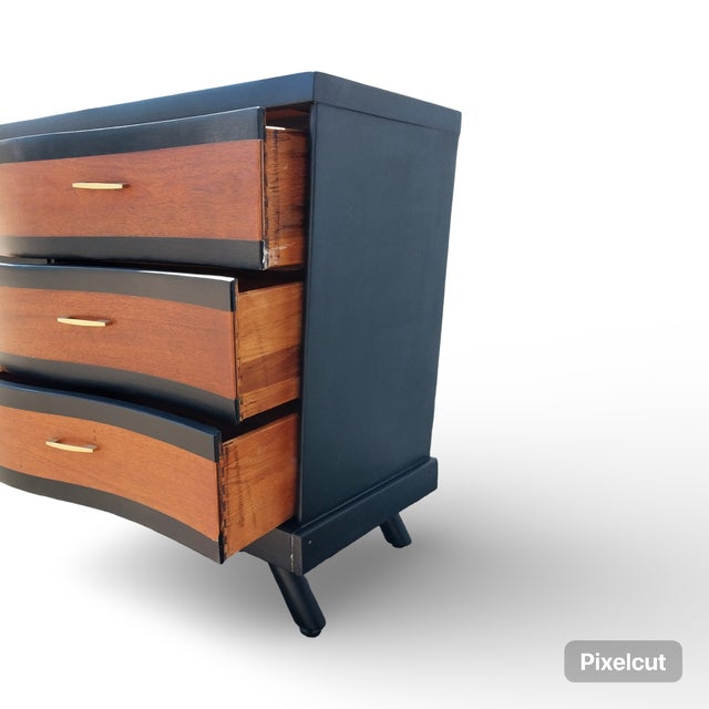 1960s Mid-Century Modern Bassett "Serpentine" Dresser For Sale - Image 5 of 7