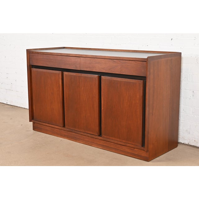 Merton Gershun for Dillingham Mid-Century Modern Walnut Sideboard or Bar Cabinet, 1960s For Sale - Image 12 of 12