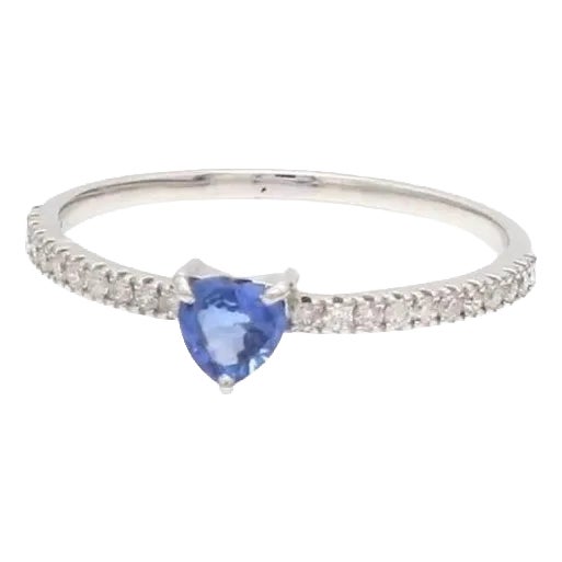 Natural 0.25 cts blue sapphire heart & 0.14 cts diamond ring in 18k gold For Sale