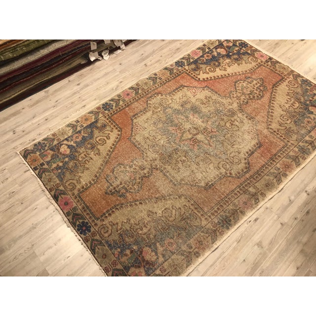 Peach Traditonal Handmade Floral Rug- 4′7″ × 7′3″ For Sale - Image 8 of 11