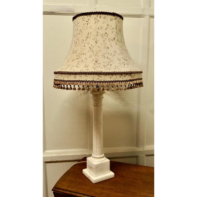 1900 - 1909 Large White Marble Corinthian Column Table Lamp, 1900s For Sale - Image 5 of 9