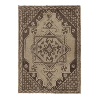 Mid-Century Vintage Turkish Rug in Beige-Brown With Medallion - Rug & Kilim For Sale
