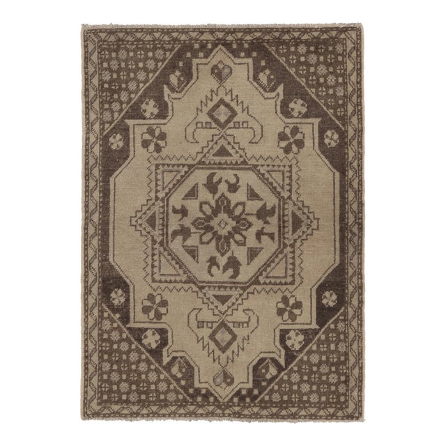 Mid-Century Vintage Turkish Rug in Beige-Brown With Medallion - Rug & Kilim For Sale