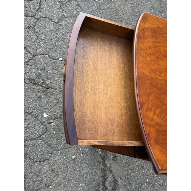 Mid 20th Century Vintage Federal-Style Burled Wood Pembroke Drop Leaf Side Table For Sale - Image 5 of 18