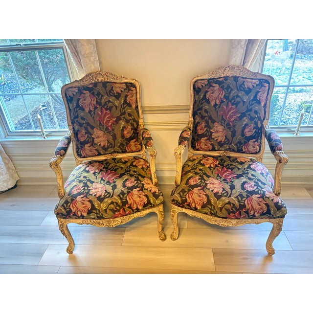 Sherrill Furniture Louis XV French Provincial Carved Armchair Beautiful high-quality armchair by Sherrill Furniture...